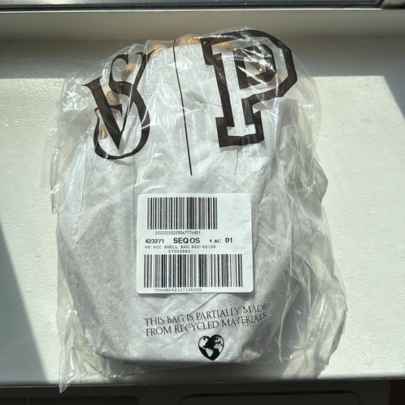 VICTORIA’S SECRET‼️SERIOUS BUYERS ONLY ‼️Shell straw crossbody bag removal chain - Picture 8 of 9